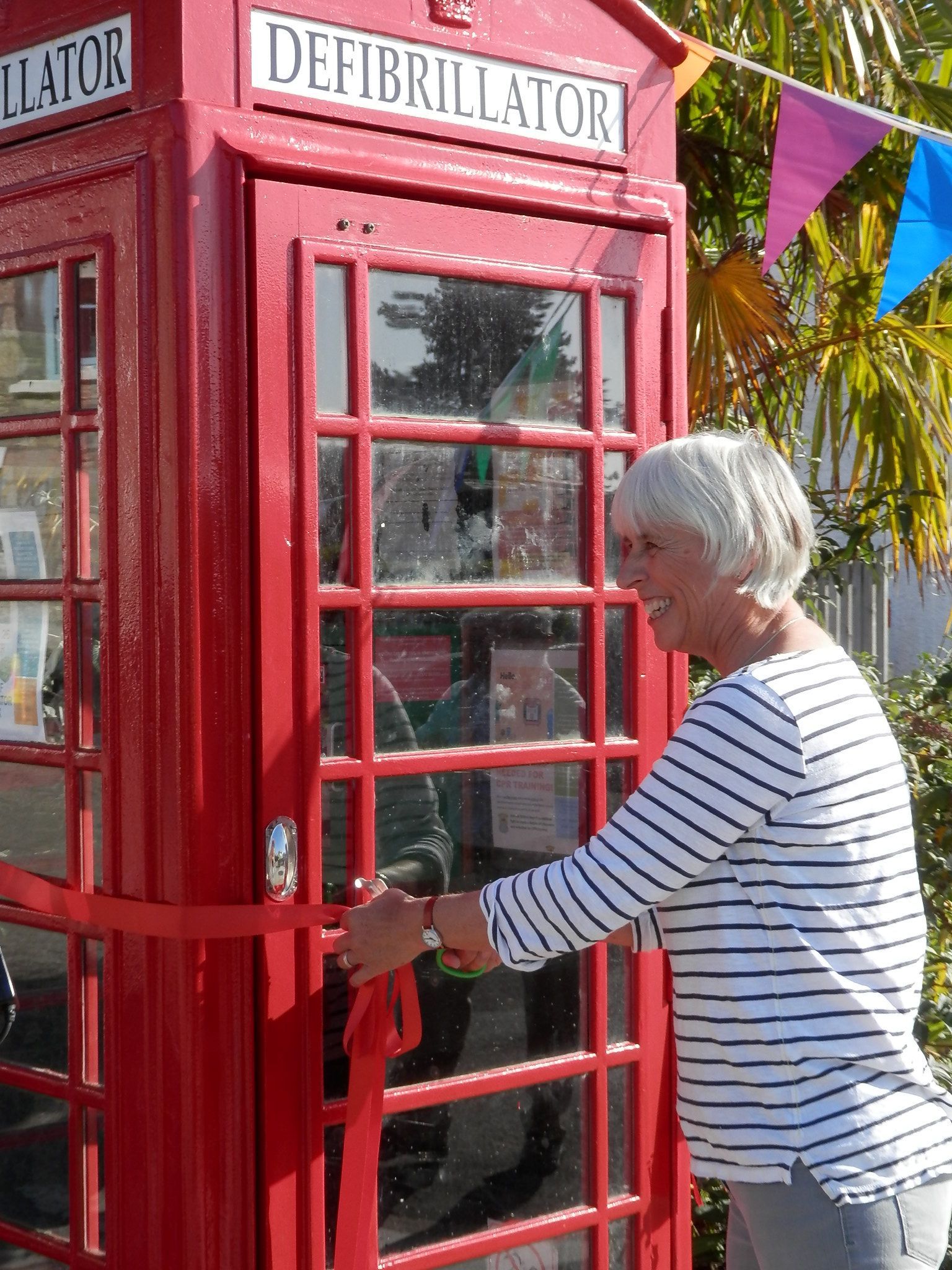 Devoran Gets Community Defibrillator Inside Old Telephone Box Falmouth Packet